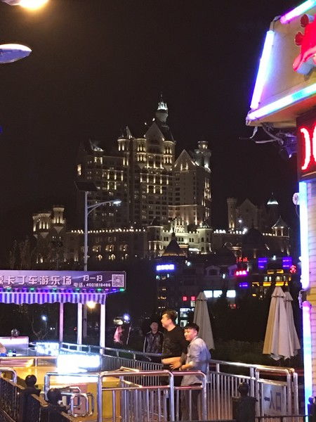 國(guó)慶大連行 游船喂海鷗,金石灘趕海,乘坐百年有軌電車,觀看5d球幕電影,入住城堡酒店