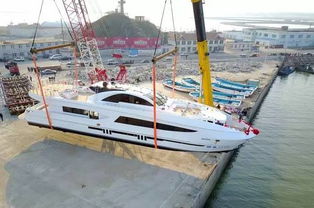 中國第一艘125英尺的超級豪華游艇在大連下水試航,簡直太酷炫了