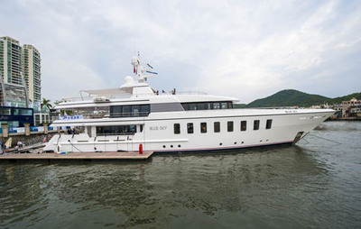 游艇成富豪時尚“新玩具”，泳裝模特搶鏡大連灣